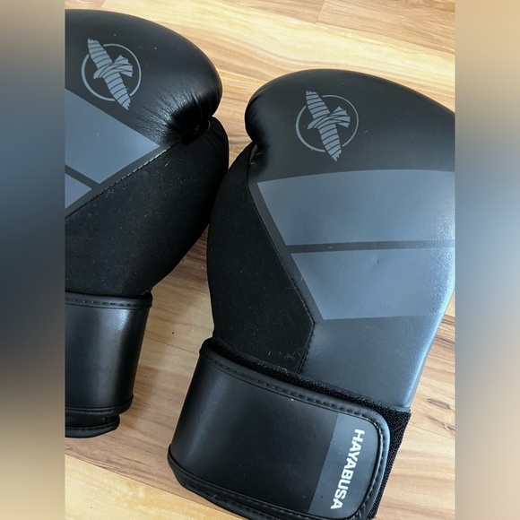 Black Hayabusa Gloves - Picture 4 of 5